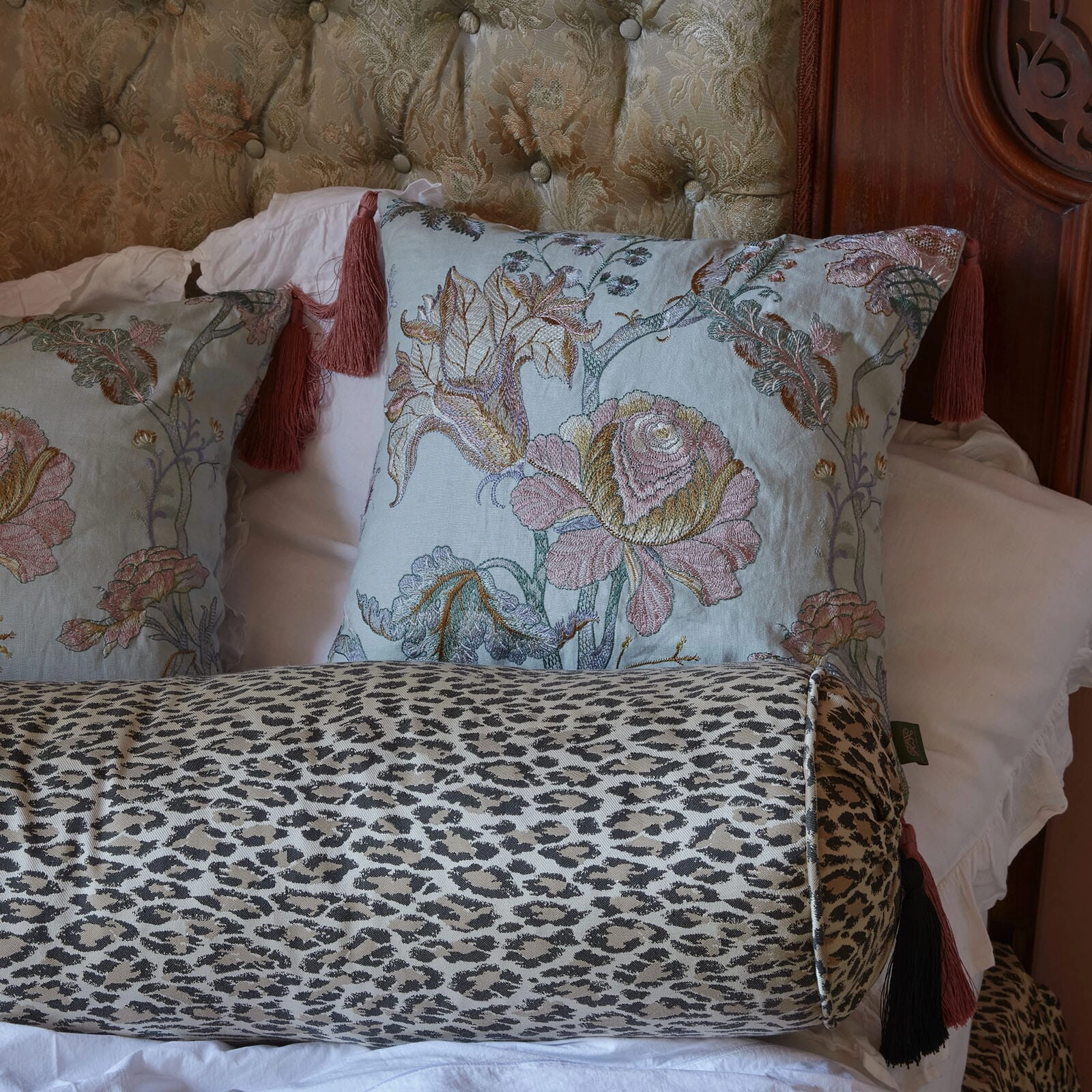 ARTEMIS Medium Tassel Embroidered Linen Cushion - Pistachio
