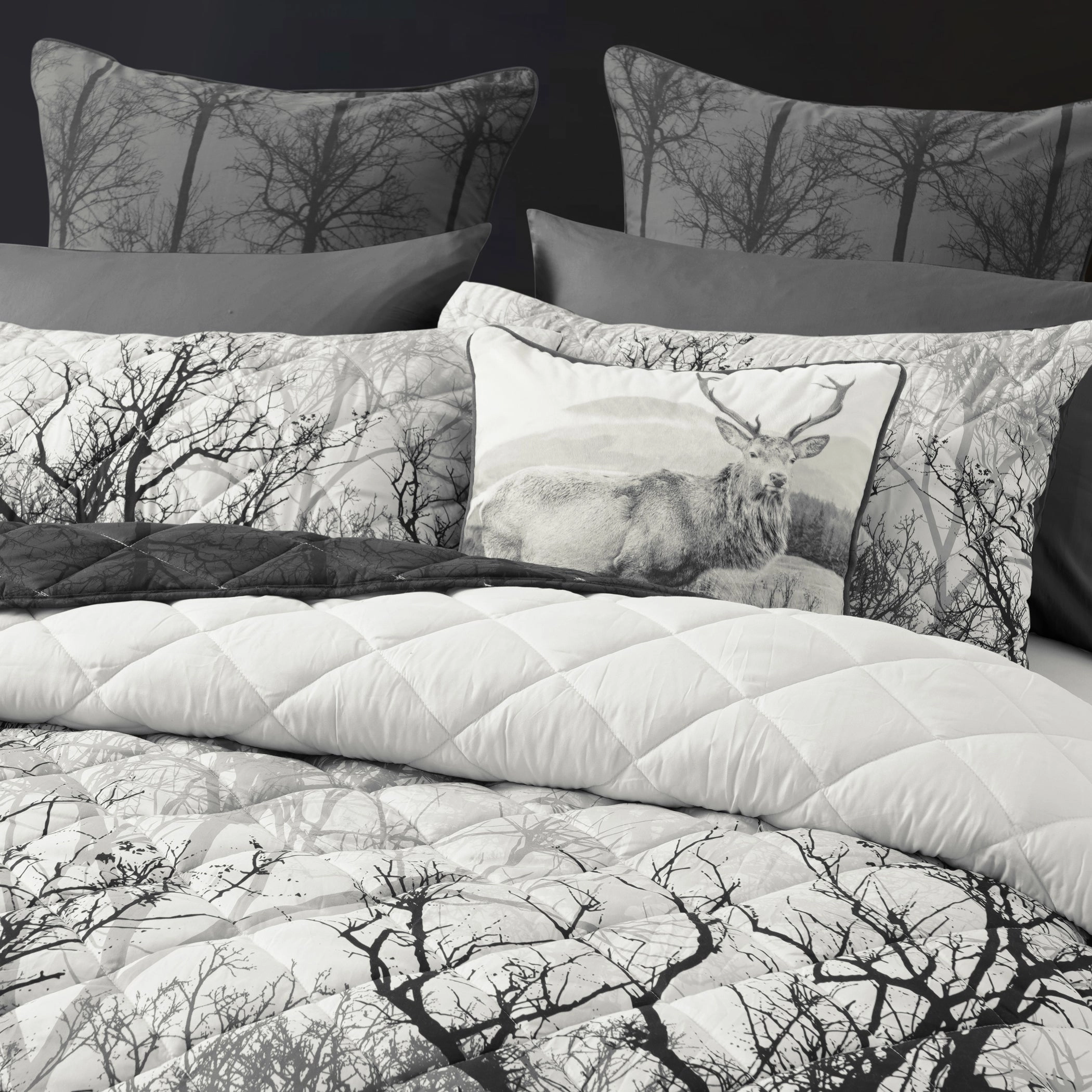 Boscage Coverlet Set Black