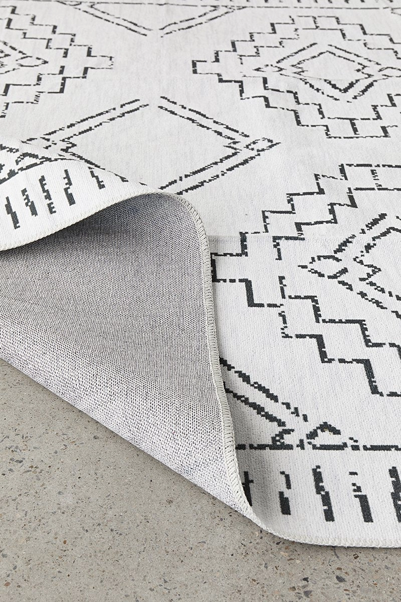 Kindred Leeroy Rug (White) by Rug Culture