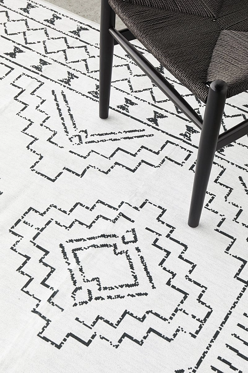 Kindred Leeroy Rug (White) by Rug Culture