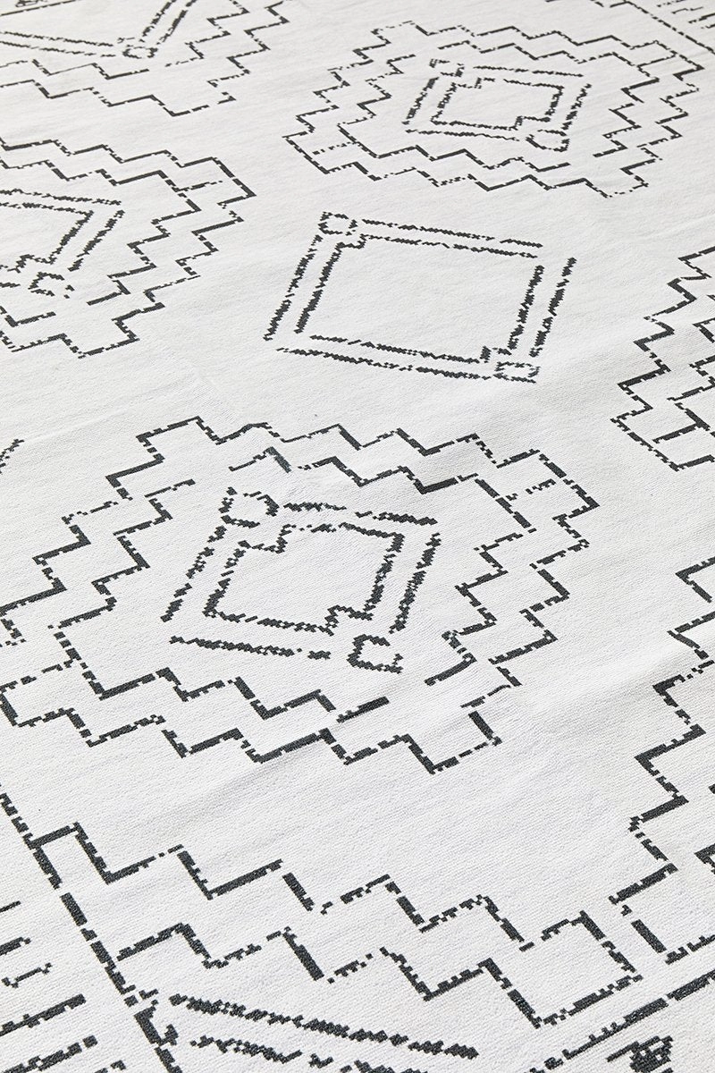 Kindred Leeroy Rug (White) by Rug Culture