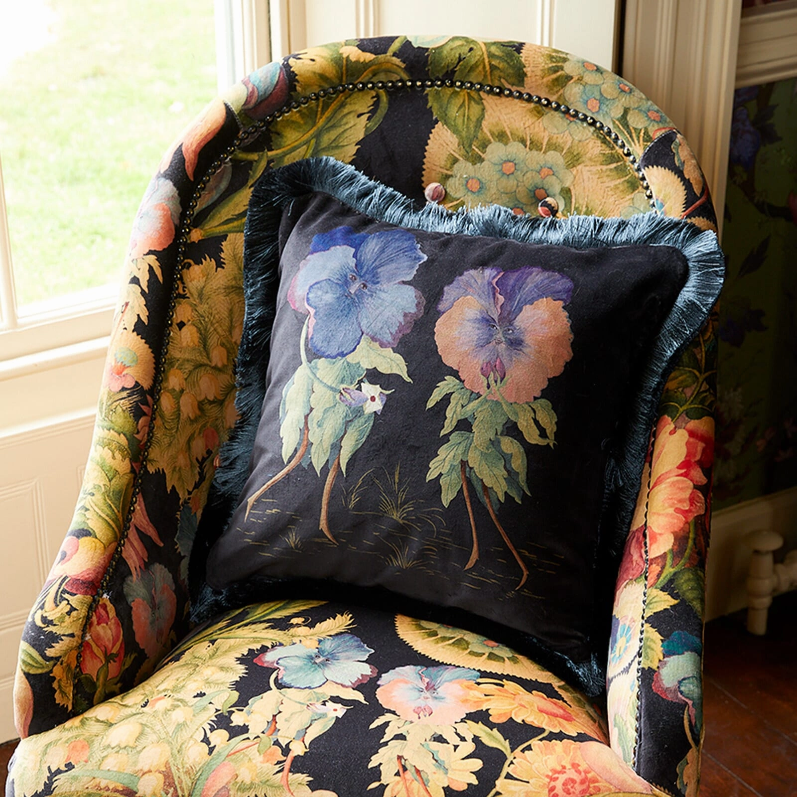 LOVE LETTER Medium Fringe Velvet Cushion - Noir