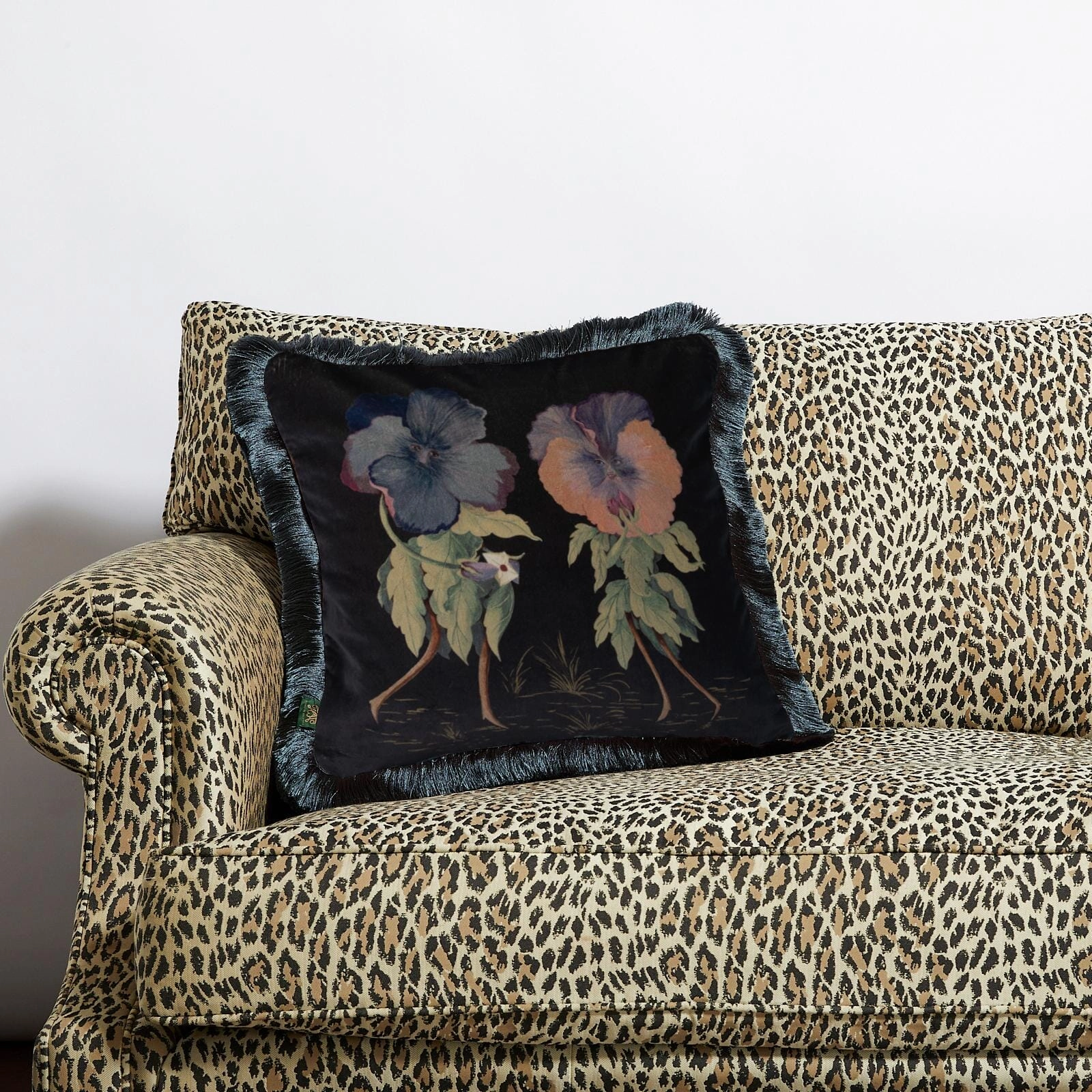 LOVE LETTER Medium Fringe Velvet Cushion - Noir