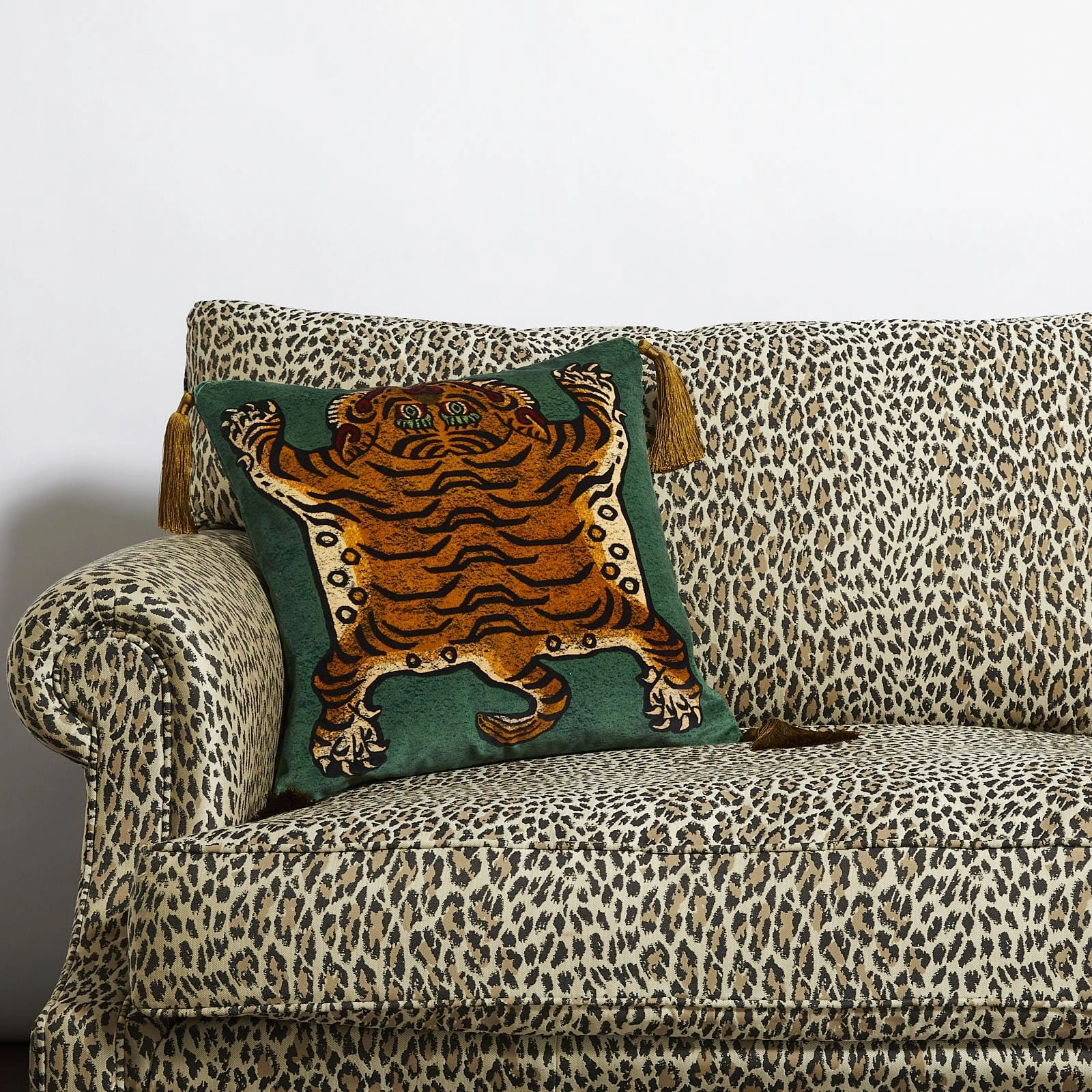 SABER Medium Tassel Velvet Cushion - Emerald