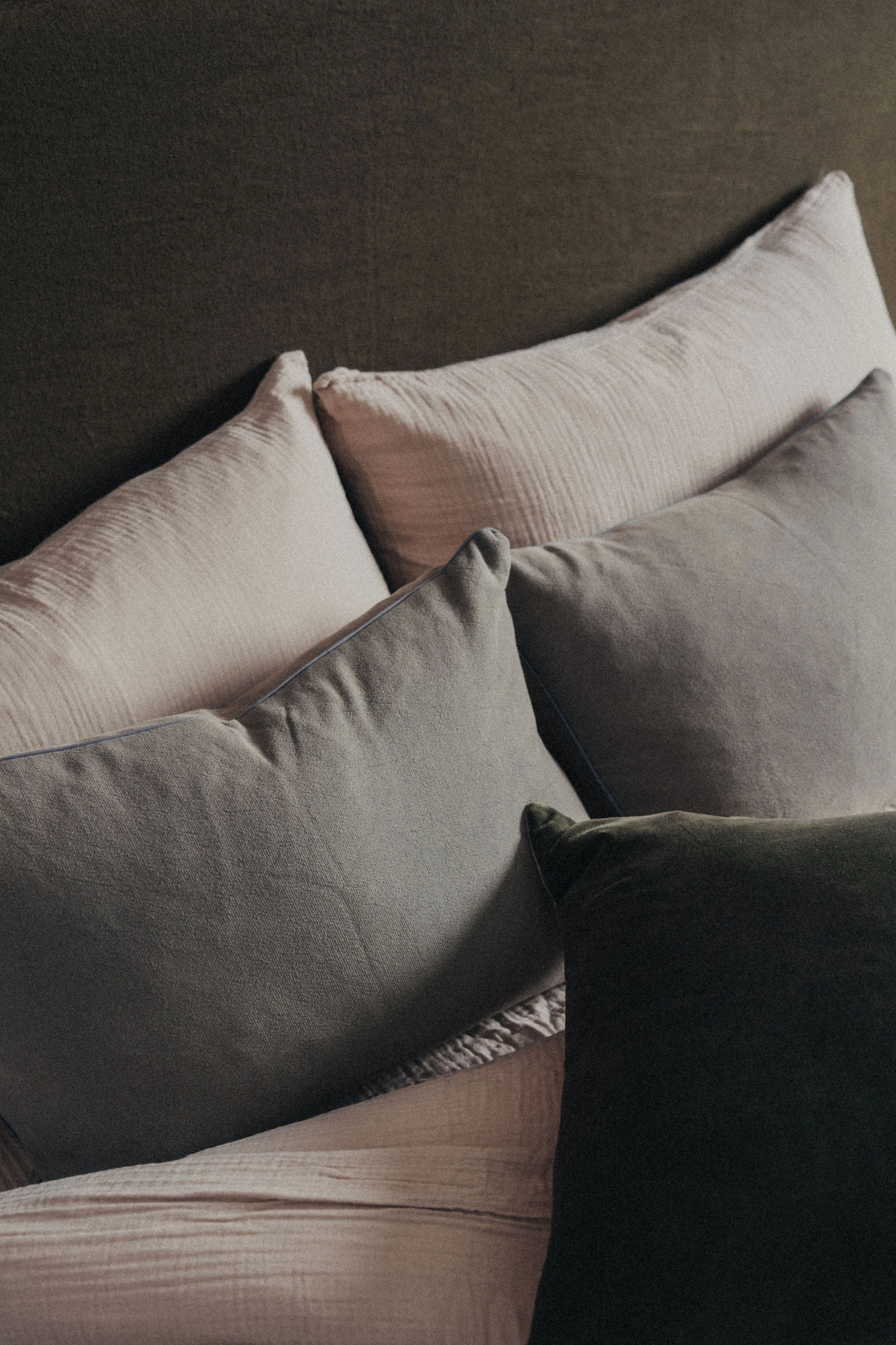 Vintage Wash Cushion | Olive w Piping